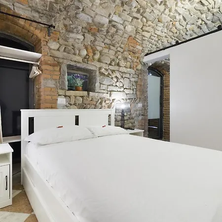 Art Apartment *