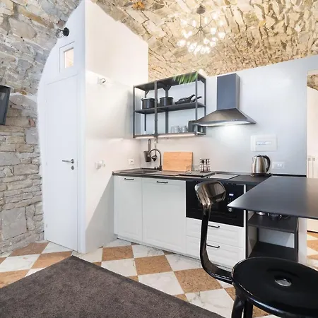 Art Apartment *